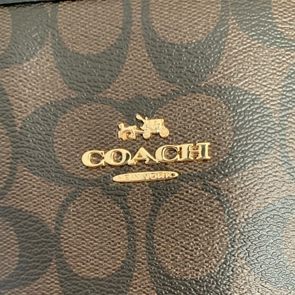 Coach Zip Tote Bag with Zip-Corner Wristlet Strap - Picture 4 of 7